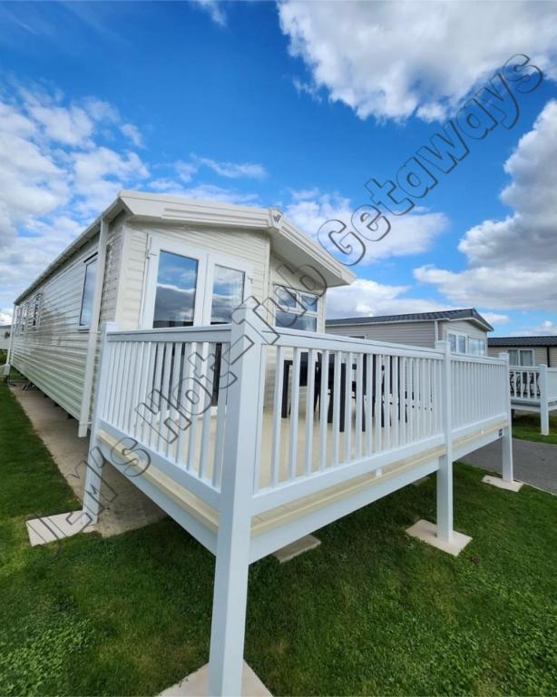 JEMs Hot-Tub Getaways, Tattershall Lakes - pet-friendly stay
