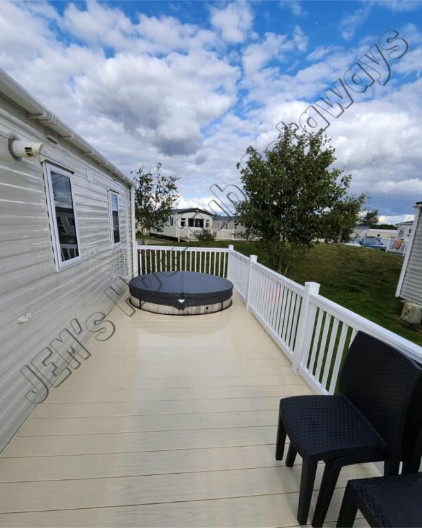 JEMs Hot-Tub Getaways, Tattershall Lakes photo 6