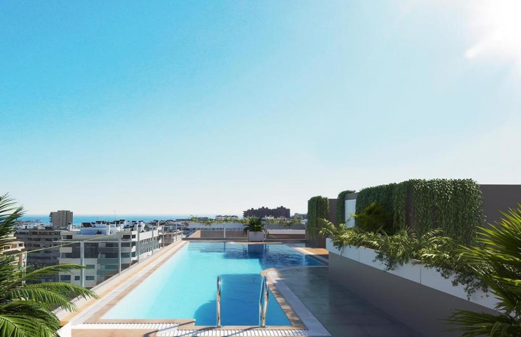 Nohemi - elegant city and beach apartment, Estepona