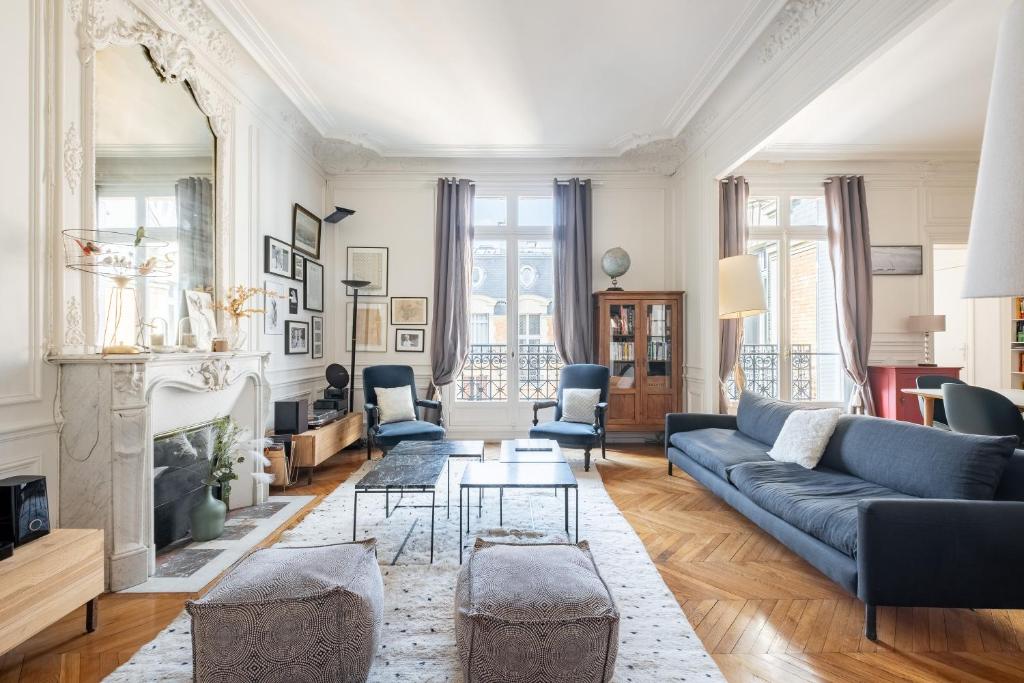 Veeve - Clichy Couture - 2