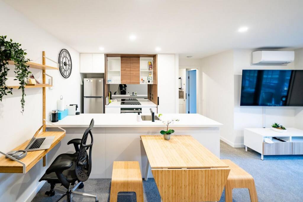 Luxury and Stylish Apt on NB Ave, Canberra