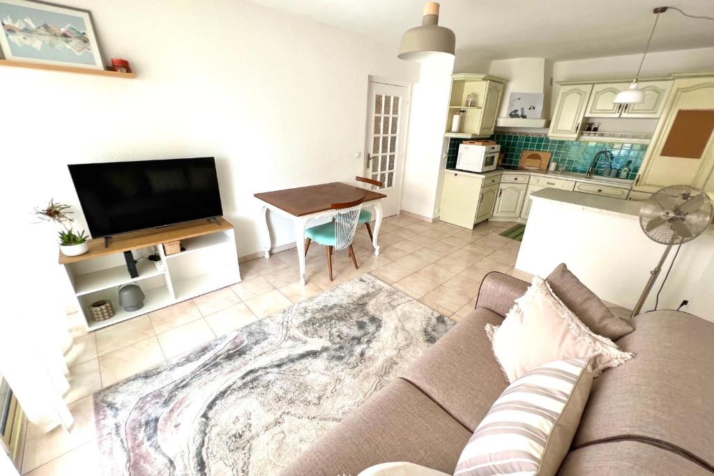 JUAN LES PINS - TOWN CENTER - 4 people - 5