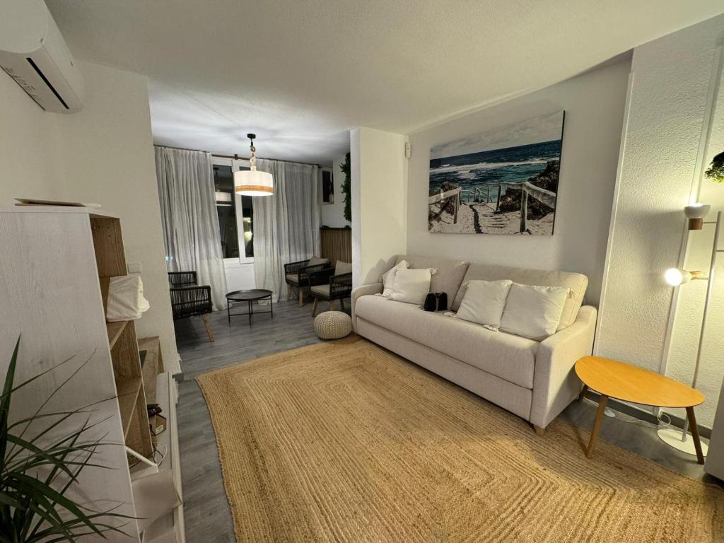 Stylish Seaview Apartment - 2