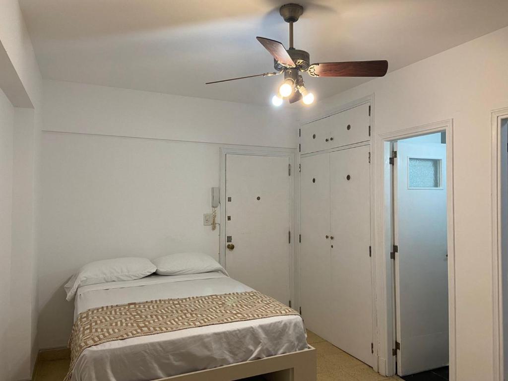 Monoambiente con patio Plaza Colon - 3