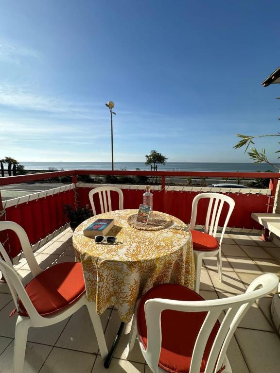 Spacious family nest facing the sea - 1