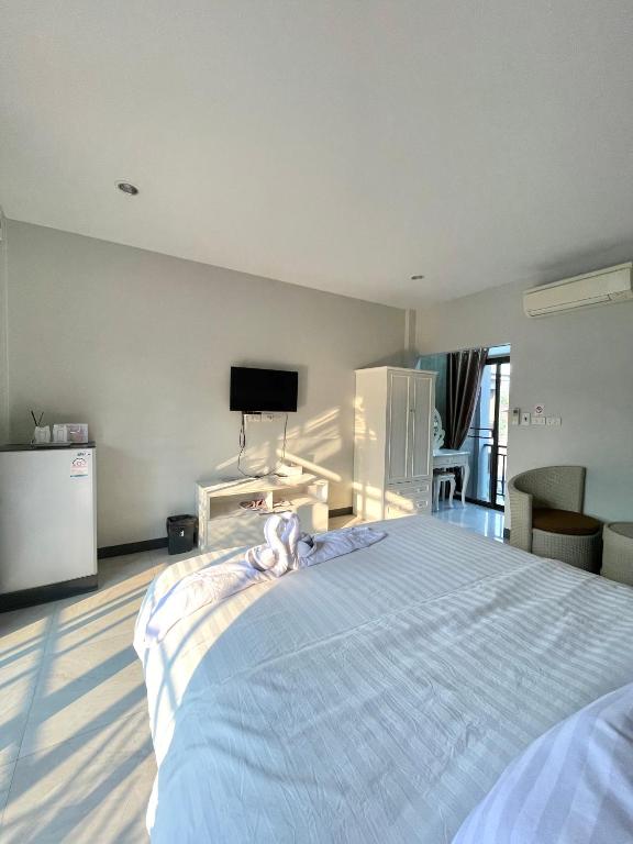 Shared lounge/TV area