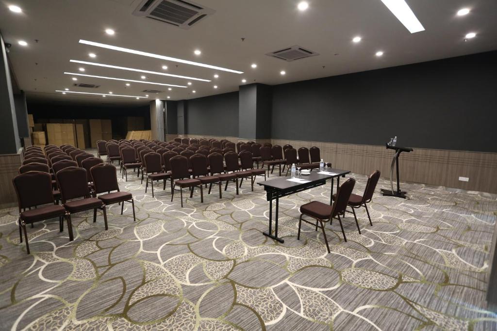 Highly rated by business travelers