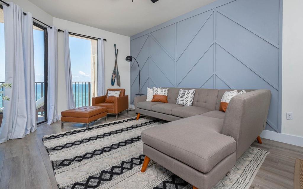 Phoenix East 1403, Orange Beach