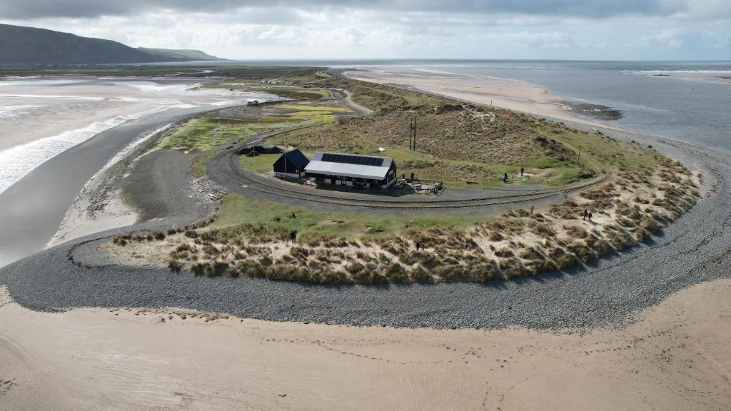 Ridge and Tides, Fairbourne photo 5