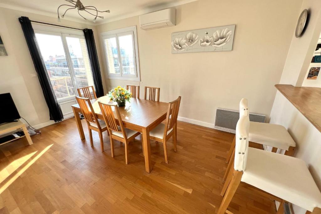 Juan les Pins town center - 4 people - top floor - 3