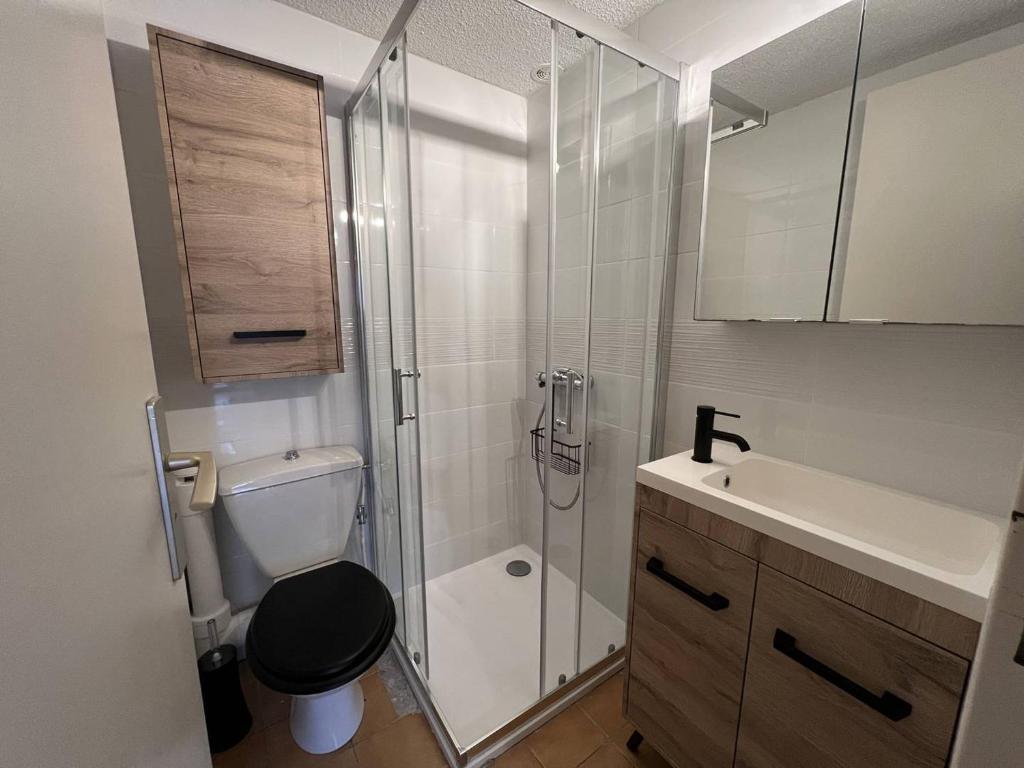 Villa T3 avec terrasse, 6 couchages, proche plage et commerces, quartier calme, parking privé - FR-1-81-365 - 3