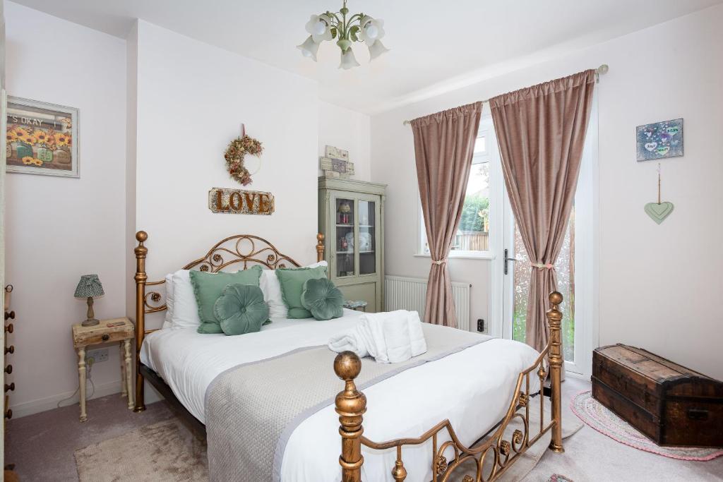 Apartment with Free parking - 6 min drive to beach!, Southend-on-Sea