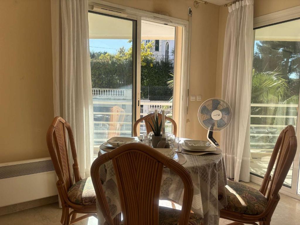 Appartement 2P à Juan les Pins : emplacement idéal, parking, terrasses, proche plage et commerces - FR-1-252-188 - 5