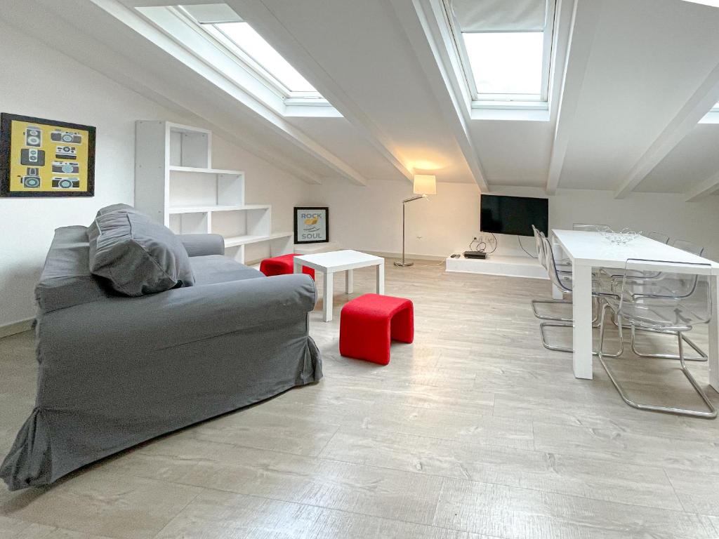 Tony Allard By Winsome Destination 4A, Cannes