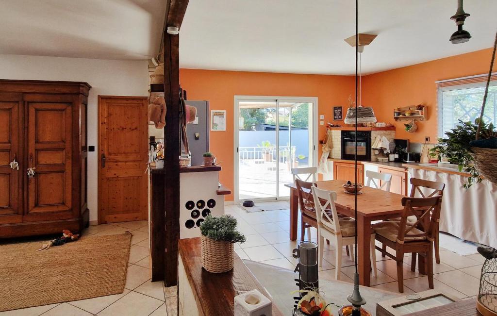 Beautiful Home In Vias - 4