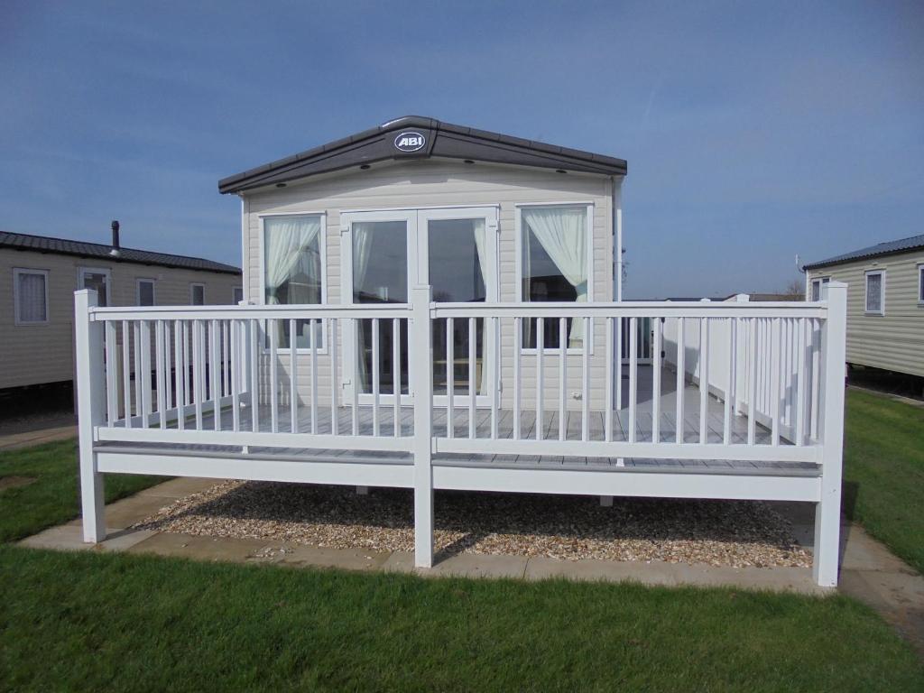 Kingfisher Windermere 6 Berth, Enclosed veranda, Close to site shop, Ingoldmells