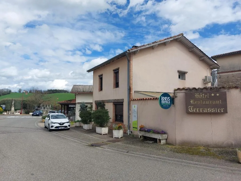 Chez Terrassier - Logis Hôtels - Hotel et Restaurant，位于韦萨克的酒店