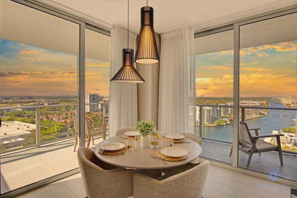 High Floor with Stunning Views Amazing Pools, Hollywood