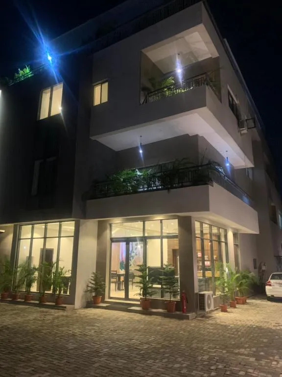 Greywood Hotel and Apartments，位于伊凯贾的酒店