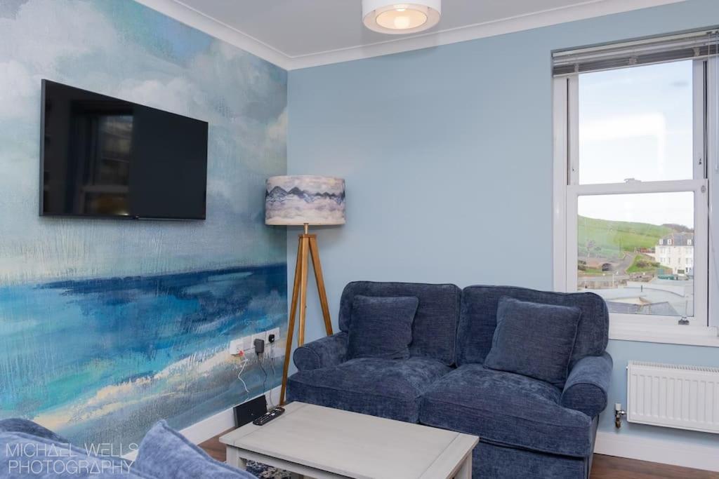 Capstone's Lookout - pet-friendly seaside apartment in central Ilfracombe, North Devon