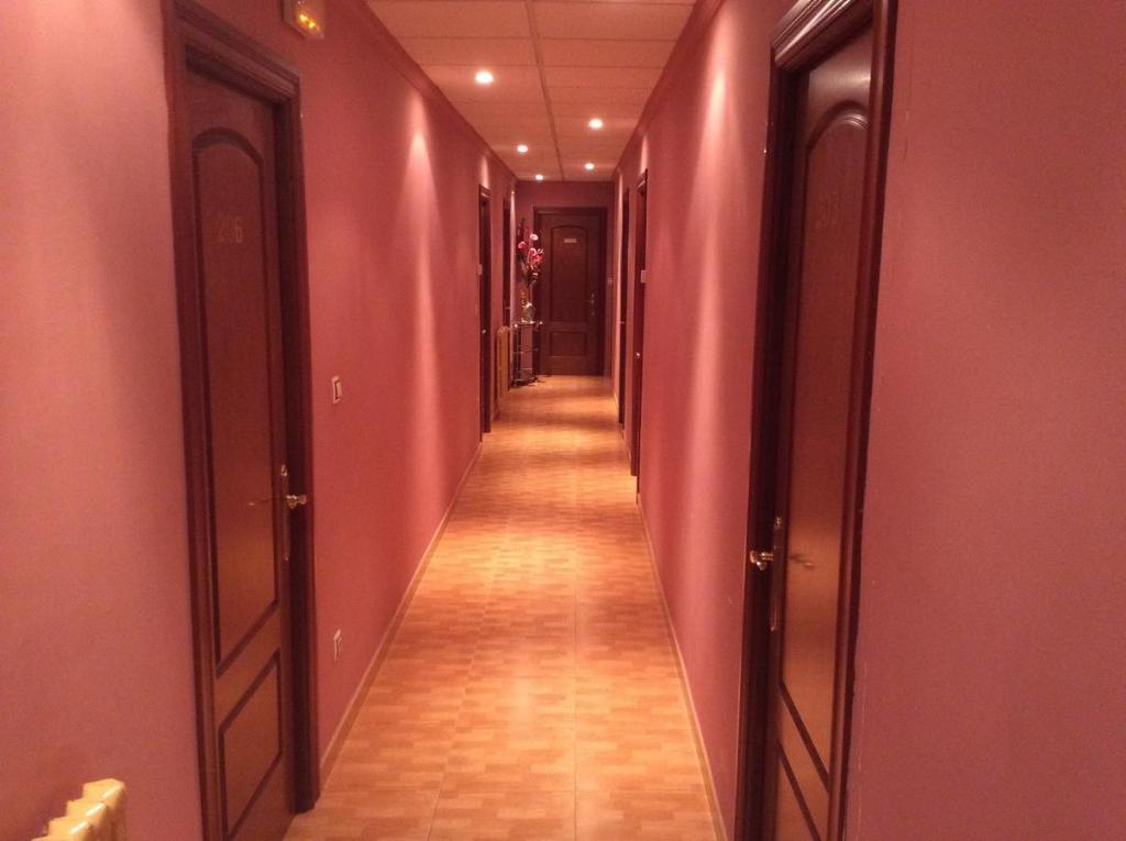 5. Hostal J..