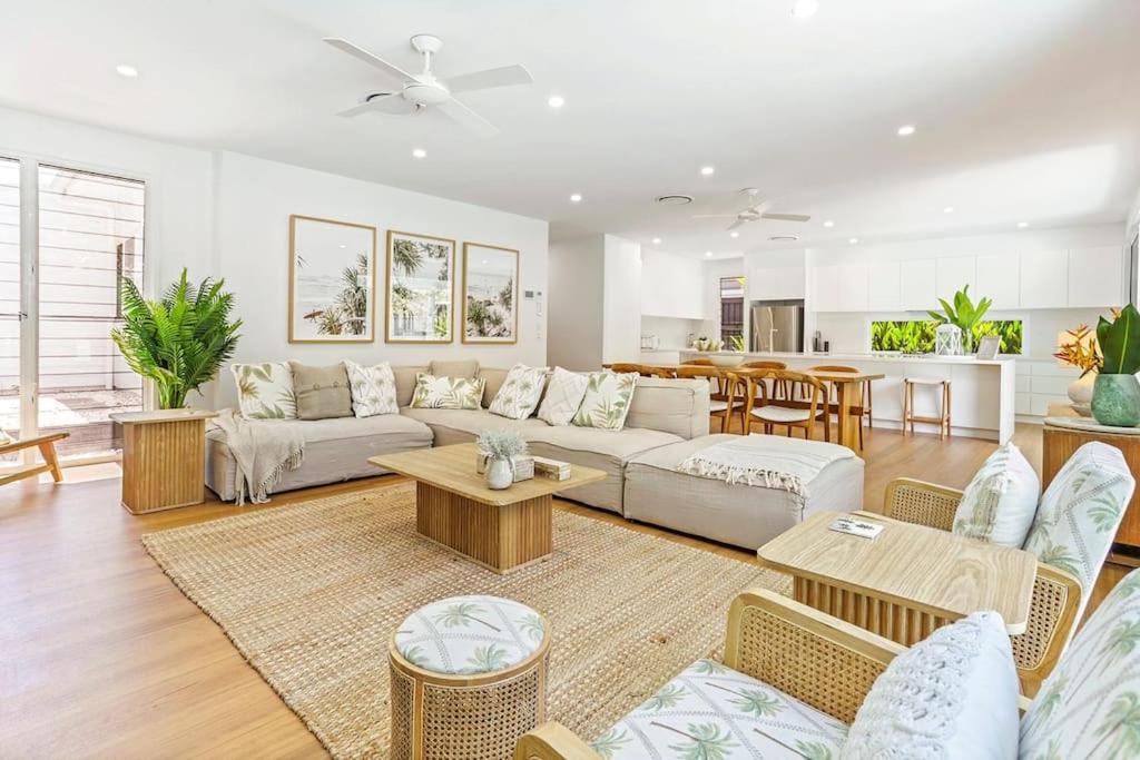 Paradise on Pacific ~ New Sunshine Beach Luxe Home, Sunshine Beach