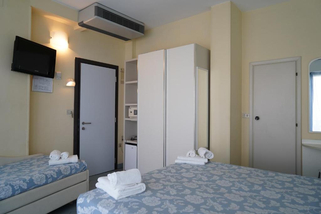 Hotel Embassy - 3