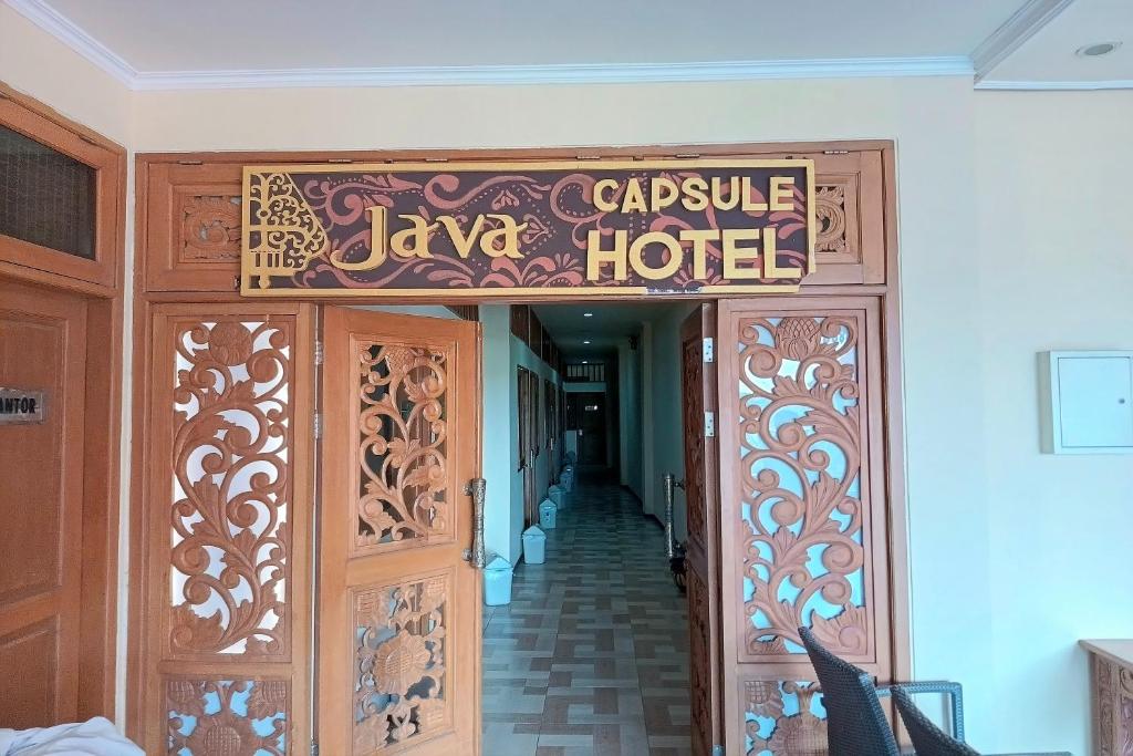 Java Capsule Hotel, Betek