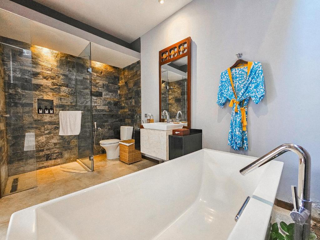 Hot tub, Seminyak Icon - by Karaniya Experience in Bali