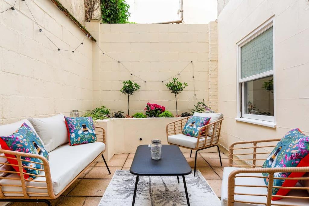 Stylish Two-Bed Seafront Patio Apartment photo 6