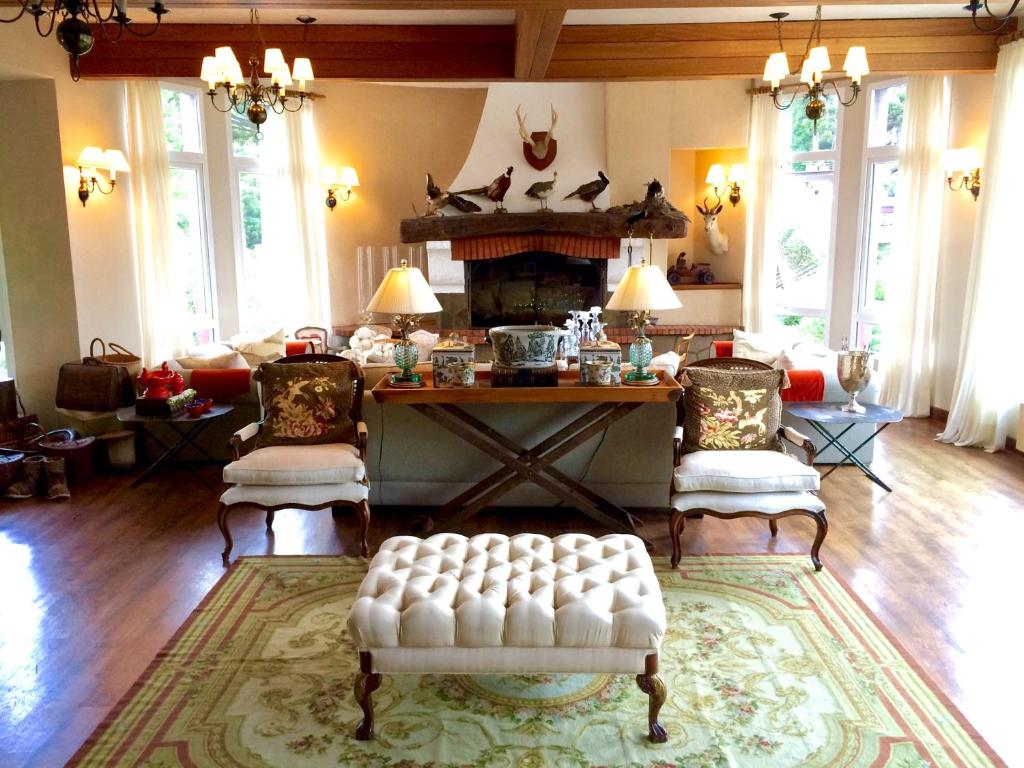 Shared lounge/TV area