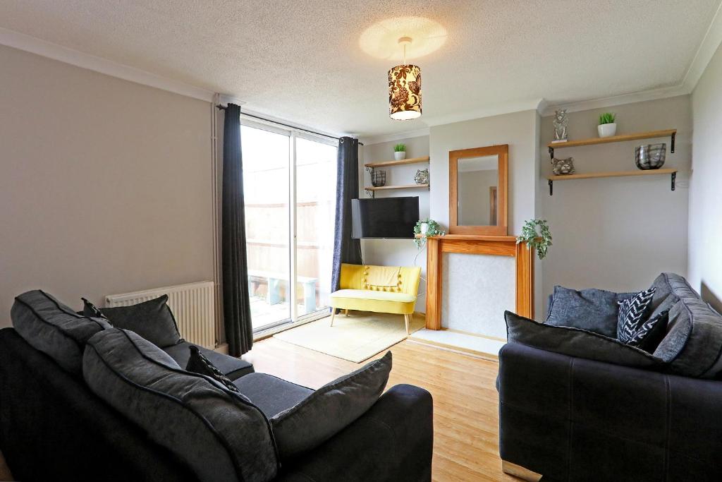 Lovely 3 Bedroom House with Free Parking & Garden, Norwich - pet-friendly stay