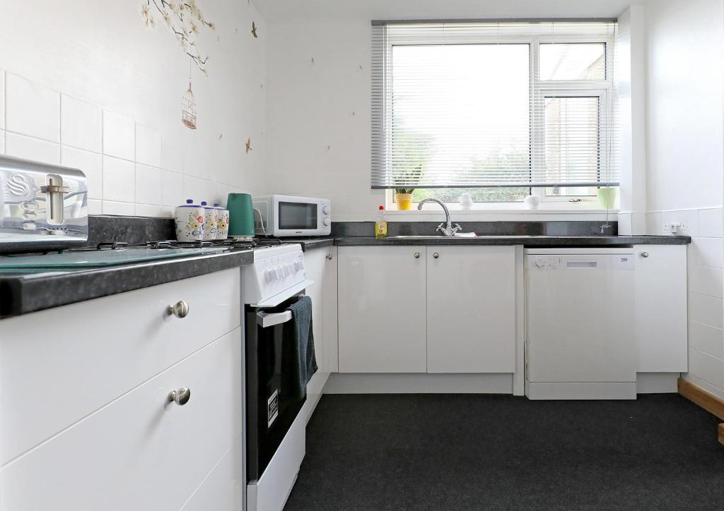 Lovely 3 Bedroom House with Free Parking & Garden, Norwich photo 5