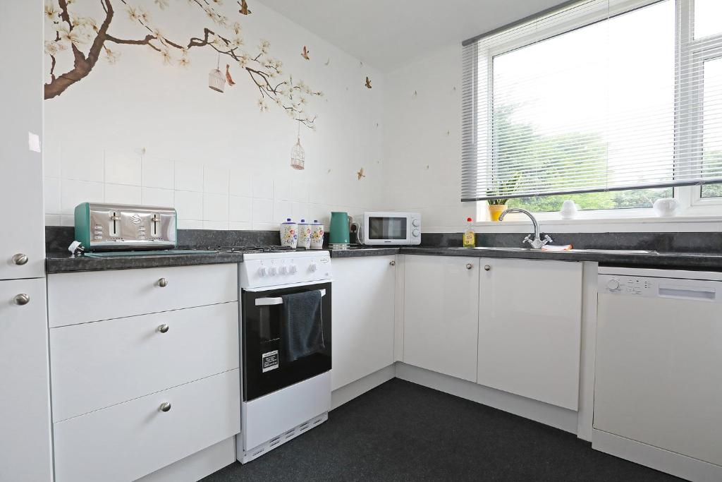 Lovely 3 Bedroom House with Free Parking & Garden, Norwich photo 7