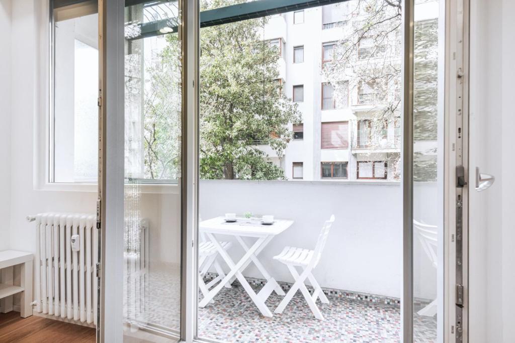 Easylife - Milano - Coni Zugna 27 - Solari - 2