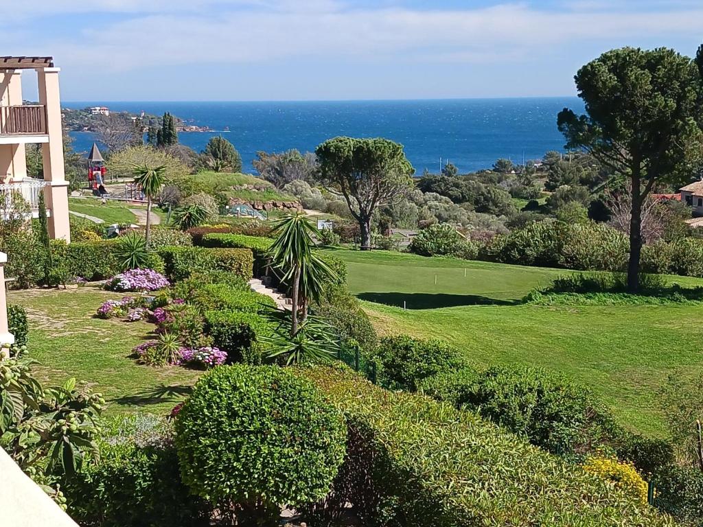 Studio L'Esquinade - F3 113 by Interhome, Agay - Saint Raphael