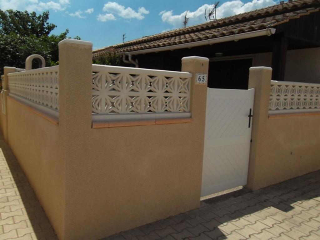 villa 5 couchages terrasse ombragée parking dans résidence sécurisée avec piscine commune à 400m de la mer LRJP65 - 2