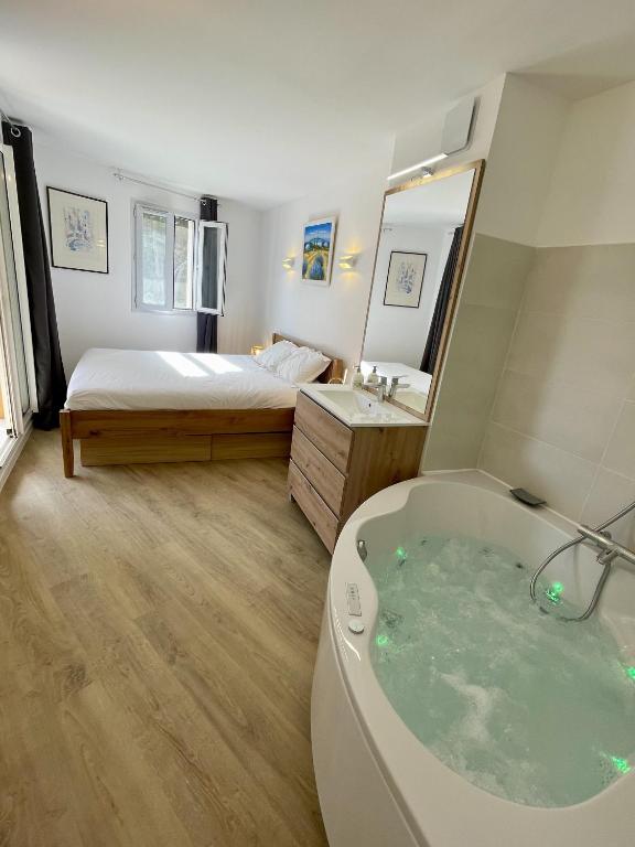 PINEDE PLAGE VUE MER Clim Jacuzzi 전경