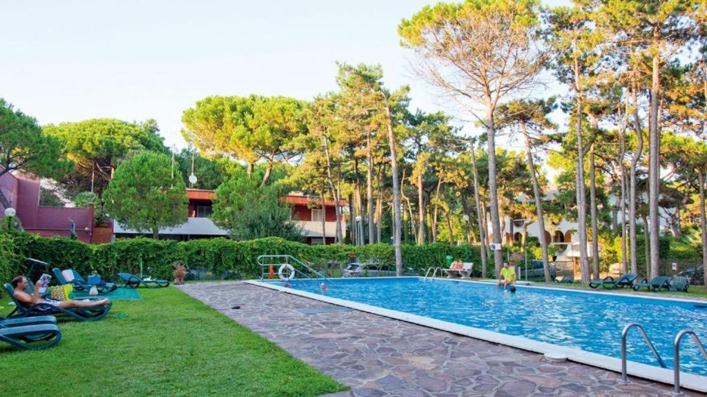 Riviera Complex - 1