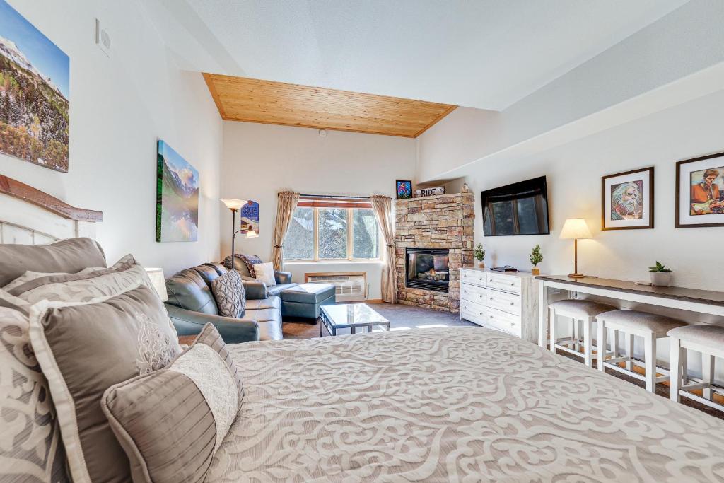 Walk to Lifts Studio with Hot Tub in Keystone!, Keystone