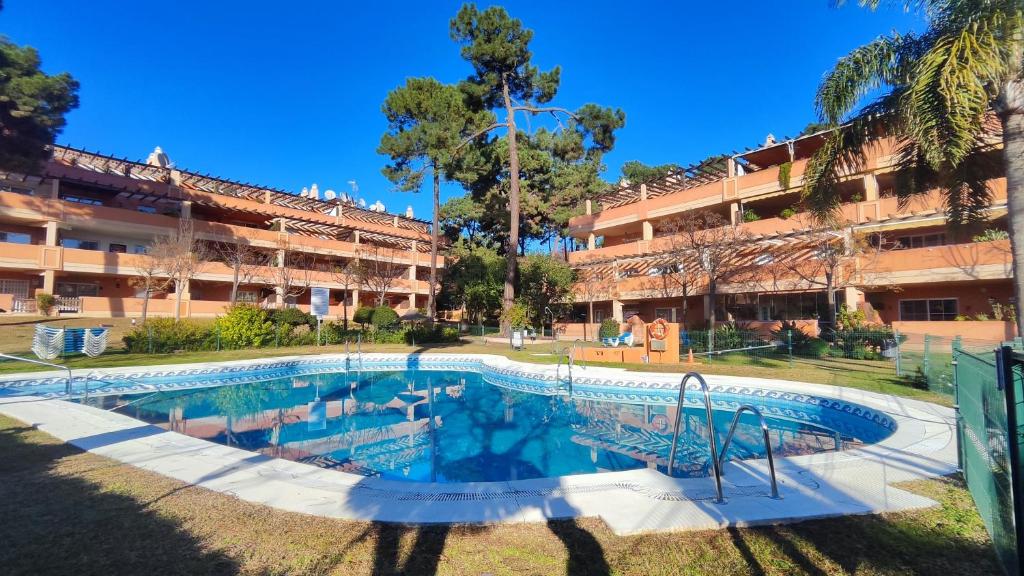 Pinogolf Elviria Marbella with free parking, wifi, pool and large terrace - 2