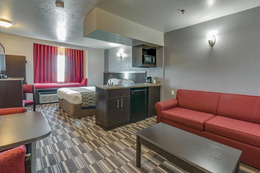 Microtel Inn & Suites by Wyndham Oklahoma City Airport photo