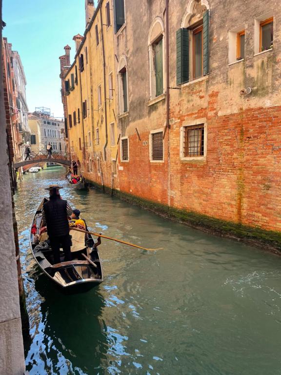 Lovely flat with canal view near Rialto Bridge - 2