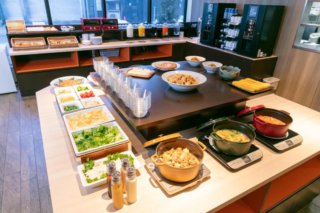 스마일 호텔 프리미엄 삿포로 스스키노 객실 내부 트윈베드