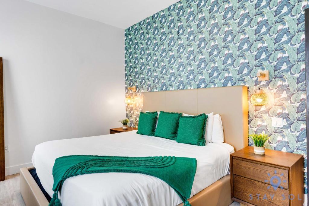 Rooftop Pool - Hollywood Beach Boardwalk, Hollywood