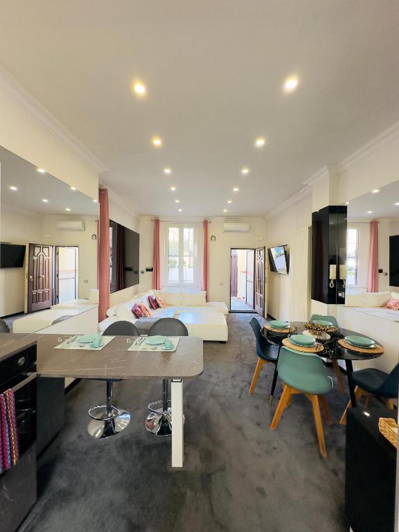 Elegant Apartment 20m From The Beach, Ostia Center - 1