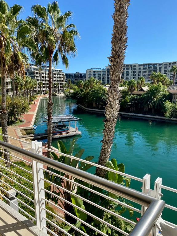 Modern, beautiful 1 bed with views -V&A Waterfront, Kapské Město