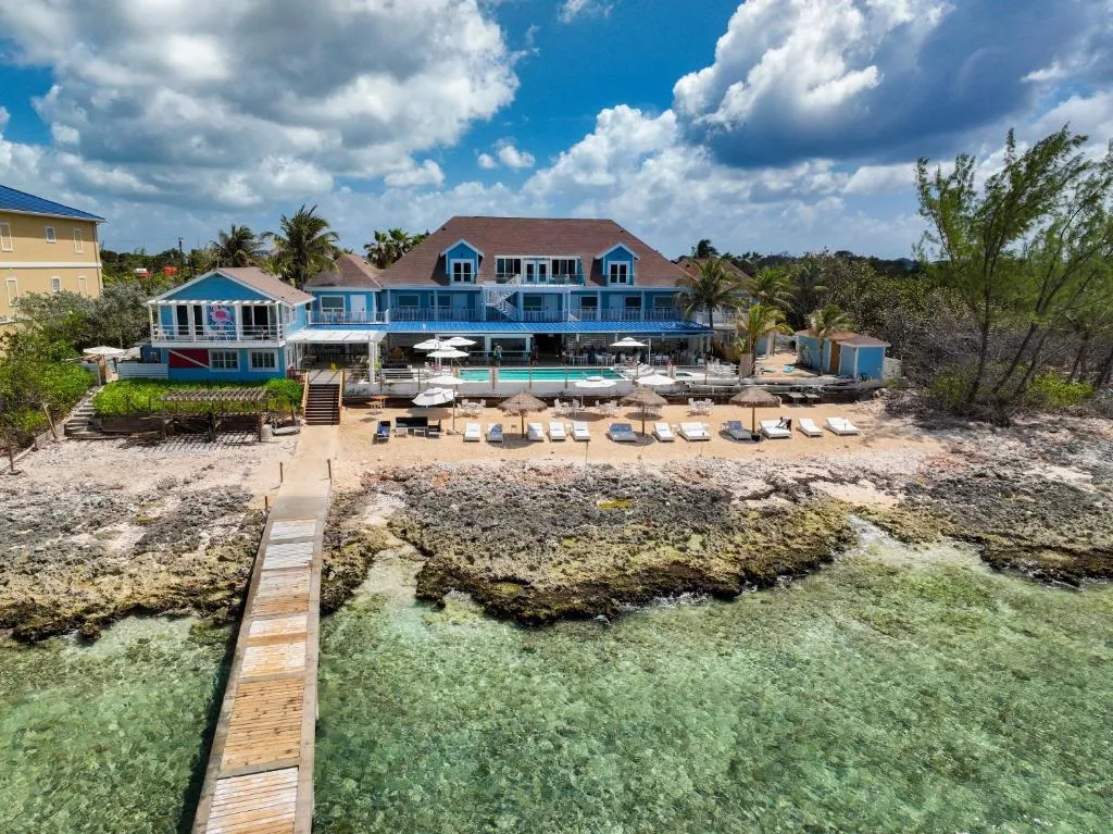 Cobalt Coast Resort, hotel in West Bay