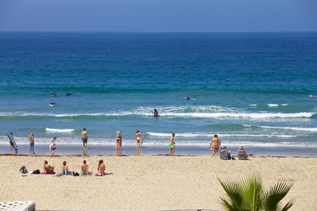 Surfer Beach Hotel photo