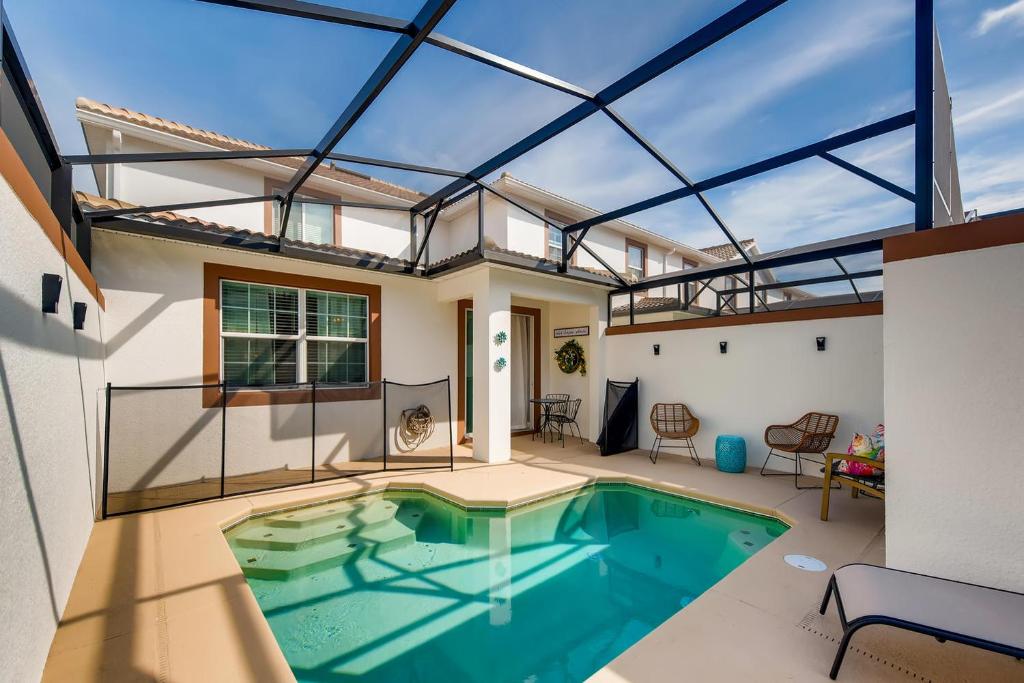 4810 LL - 5BD Private Pool Townhome - Storey Lake, Kissimmee
